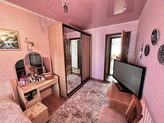 Продам трехкомнатную (3-комн.) квартиру, Октябрьская ул, 6, Тихорецк г