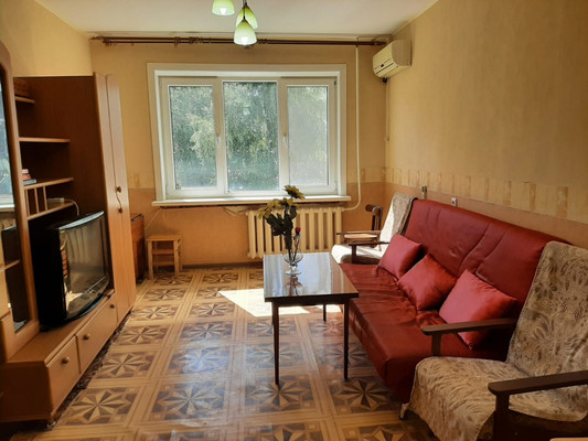 Продам трехкомнатную (3-комн.) квартиру, Октябрьская ул, 110, Тихорецк г