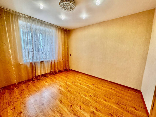 Продам трехкомнатную (3-комн.) квартиру, Красная Заря ул, 68ка, Ишим г