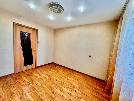 Продам трехкомнатную (3-комн.) квартиру, Красная Заря ул, 68ка, Ишим г