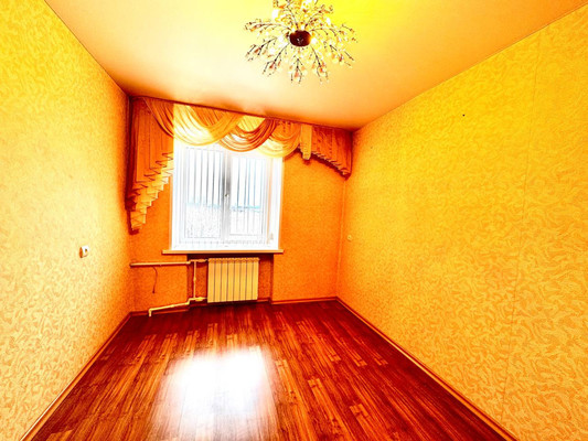 Продам трехкомнатную (3-комн.) квартиру, Красная Заря ул, 68ка, Ишим г