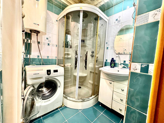 Продам трехкомнатную (3-комн.) квартиру, Красная Заря ул, 68ка, Ишим г