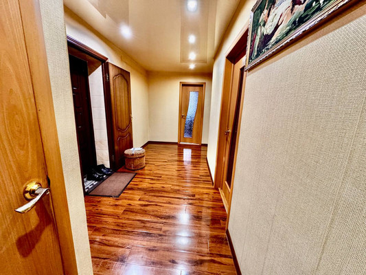 Продам трехкомнатную (3-комн.) квартиру, Красная Заря ул, 68ка, Ишим г