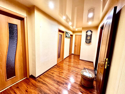 Продам трехкомнатную (3-комн.) квартиру, Красная Заря ул, 68ка, Ишим г