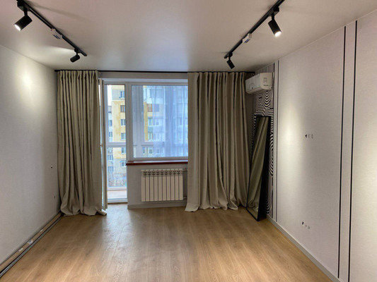 Продам двухкомнатную (2-комн.) квартиру, Тренева ул, 8, Симферополь г