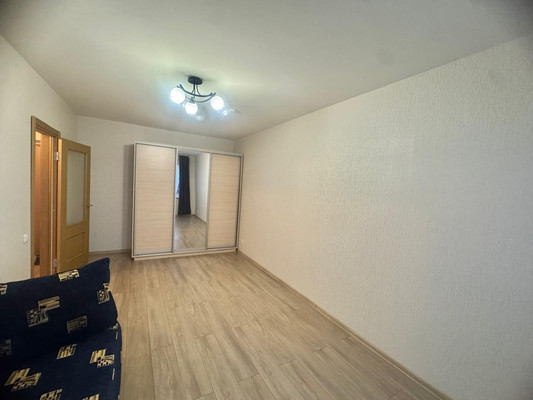 Продам однокомнатную (1-комн.) квартиру, Парашютная ул, 61к4, Санкт-Петербург г