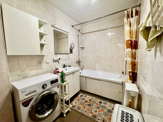 Продам двухкомнатную (2-комн.) квартиру, Просвещения ул, 27, Ишим г