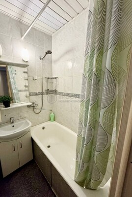 Продам комнату в 2-комн. квартире, Академика Комарова ул, 18А, Москва г
