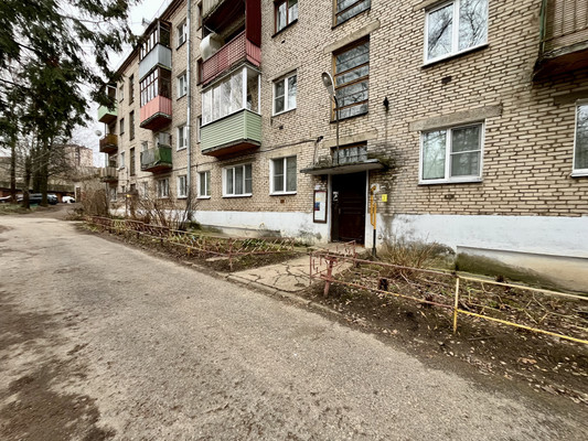 Продам двухкомнатную (2-комн.) квартиру, Комсомольская ул, 2а, Икша рп