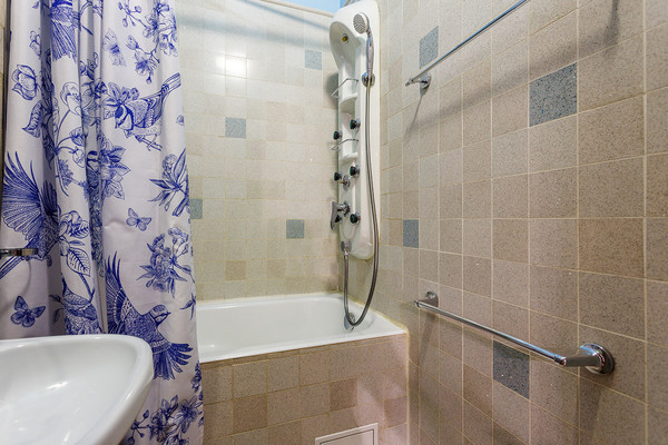 Продам двухкомнатную (2-комн.) квартиру, Соловьиная Роща ул, 9, Москва г