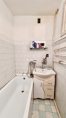 Продам трехкомнатную (3-комн.) квартиру, Кирова ул, 3ка, Нальчик г