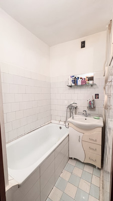 Продам трехкомнатную (3-комн.) квартиру, Кирова ул, 3ка, Нальчик г