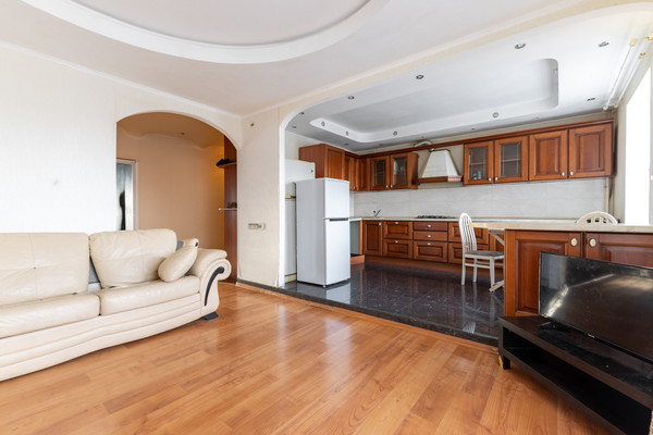 Продам двухкомнатную (2-комн.) квартиру, Карбышева ул, 60а, Казань г