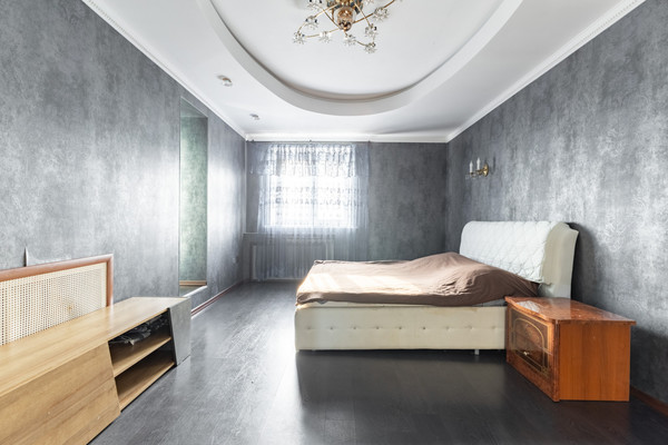 Продам двухкомнатную (2-комн.) квартиру, Карбышева ул, 60а, Казань г