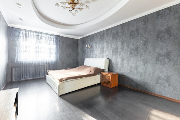 Продам двухкомнатную (2-комн.) квартиру, Карбышева ул, 60а, Казань г