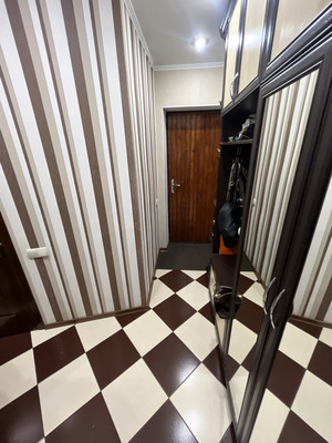 Продам двухкомнатную (2-комн.) квартиру, Крымских Партизан ул, 25, Симферополь г