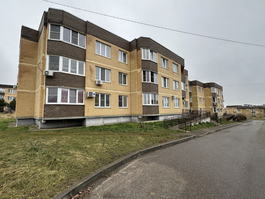 Продам трехкомнатную (3-комн.) квартиру, Дмитровская ул, 17, Базарово д