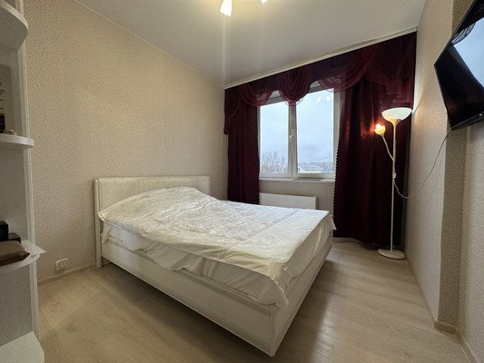 Продам трехкомнатную (3-комн.) квартиру, Дмитровская ул, 17, Базарово д