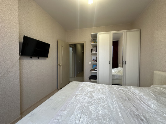 Продам трехкомнатную (3-комн.) квартиру, Дмитровская ул, 17, Базарово д