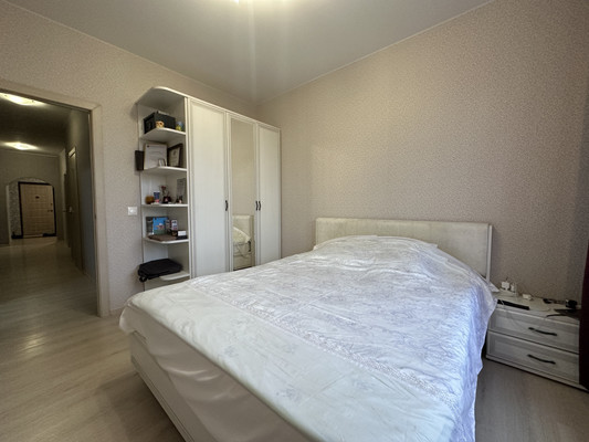 Продам трехкомнатную (3-комн.) квартиру, Дмитровская ул, 17, Базарово д