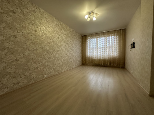 Продам трехкомнатную (3-комн.) квартиру, Дмитровская ул, 17, Базарово д