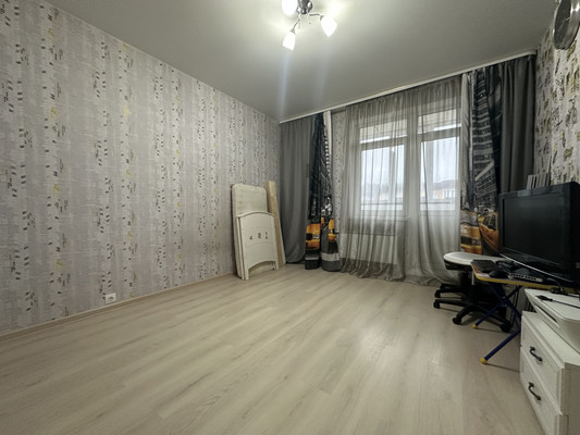 Продам трехкомнатную (3-комн.) квартиру, Дмитровская ул, 17, Базарово д