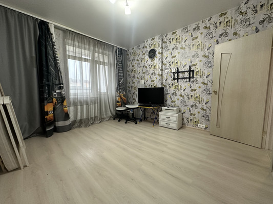 Продам трехкомнатную (3-комн.) квартиру, Дмитровская ул, 17, Базарово д