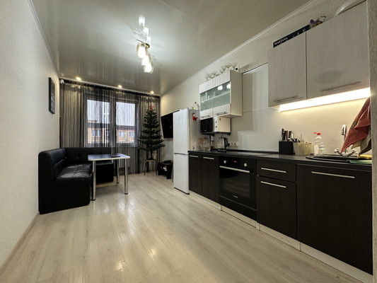 Продам трехкомнатную (3-комн.) квартиру, Дмитровская ул, 17, Базарово д