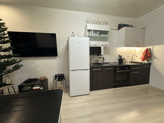 Продам трехкомнатную (3-комн.) квартиру, Дмитровская ул, 17, Базарово д