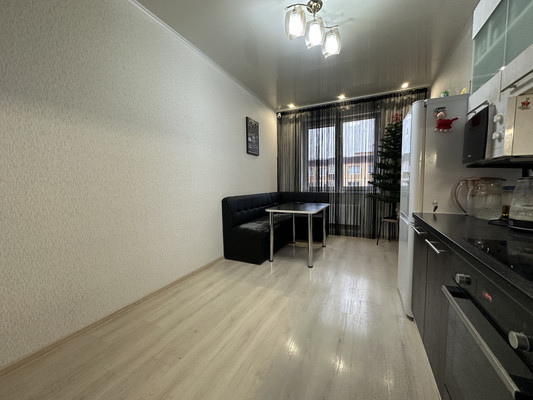 Продам трехкомнатную (3-комн.) квартиру, Дмитровская ул, 17, Базарово д