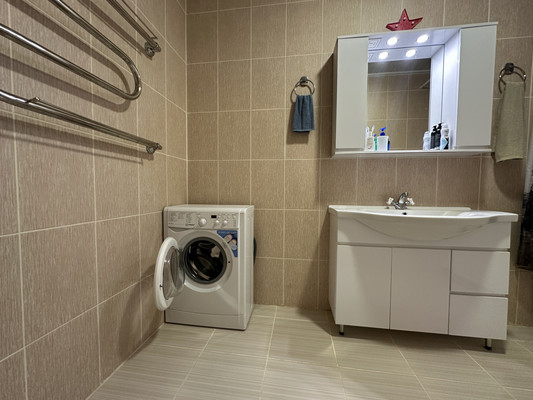 Продам трехкомнатную (3-комн.) квартиру, Дмитровская ул, 17, Базарово д