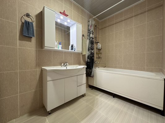 Продам трехкомнатную (3-комн.) квартиру, Дмитровская ул, 17, Базарово д