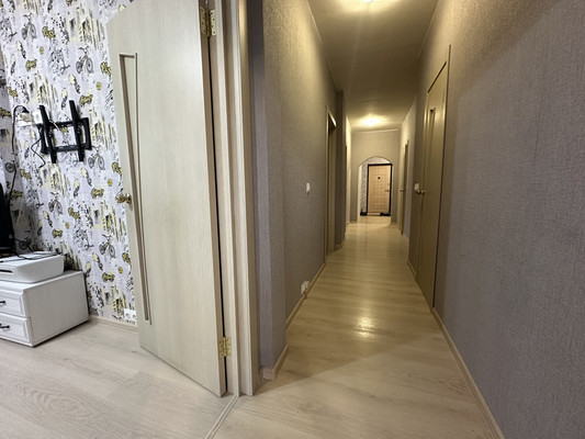 Продам трехкомнатную (3-комн.) квартиру, Дмитровская ул, 17, Базарово д