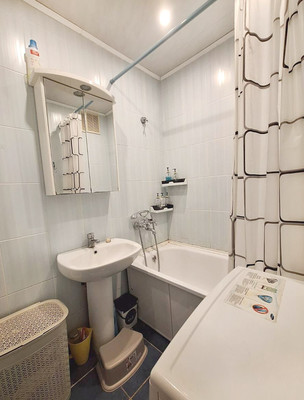 Продам двухкомнатную (2-комн.) квартиру, Ямашева пр-кт, 1019, Казань г