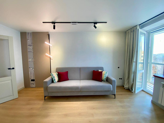 Продам двухкомнатную (2-комн.) квартиру, Тренева ул, 8, Симферополь г