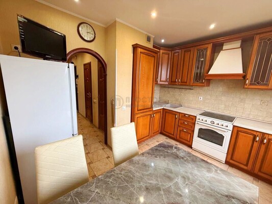 Продам трехкомнатную (3-комн.) квартиру, 800-летия Москвы ул, 32, Москва г