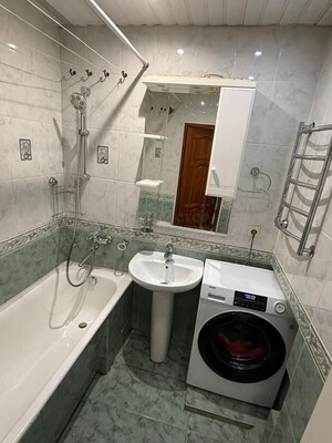 Продам трехкомнатную (3-комн.) квартиру, 800-летия Москвы ул, 32, Москва г