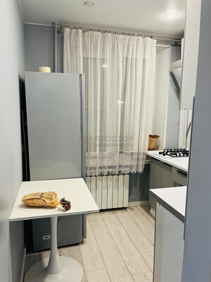 Продам однокомнатную (1-комн.) квартиру, Нагорный б-р, 5к1, Москва г