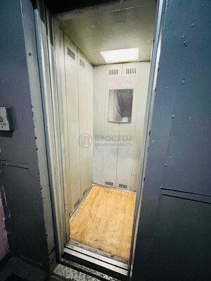 Продам однокомнатную (1-комн.) квартиру, Нагорный б-р, 5к1, Москва г