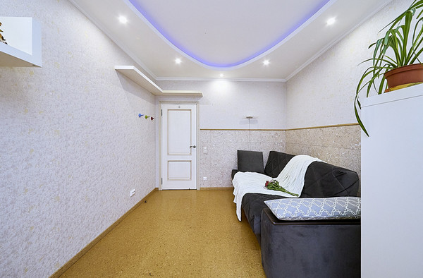 Продам трехкомнатную (3-комн.) квартиру, Ленинский пр-кт, 114А, Санкт-Петербург г