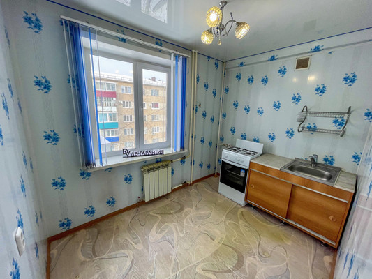 Продам двухкомнатную (2-комн.) квартиру, 2-й Микрорайон ул, 12, Эльбан рп