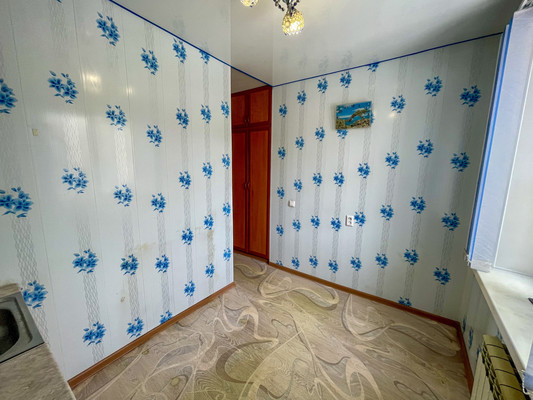 Продам двухкомнатную (2-комн.) квартиру, 2-й Микрорайон ул, 12, Эльбан рп