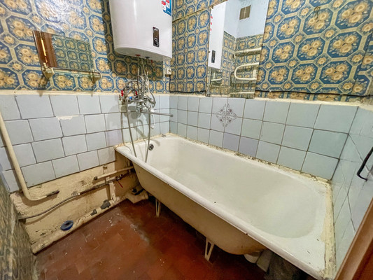 Продам двухкомнатную (2-комн.) квартиру, 2-й Микрорайон ул, 12, Эльбан рп