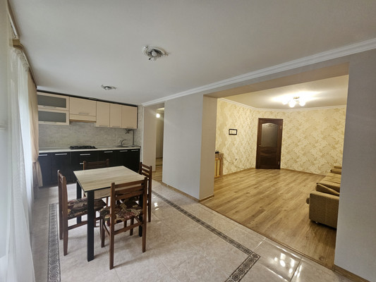 Продам трехкомнатную (3-комн.) квартиру, Ватутина ул, 10, Нальчик г