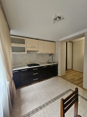 Продам трехкомнатную (3-комн.) квартиру, Ватутина ул, 10, Нальчик г