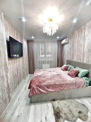 Сдам трехкомнатную (3-комн.) квартиру, им. Цезаря Куникова ул, 24к3, Краснодар г