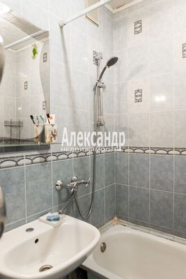 Продам двухкомнатную (2-комн.) квартиру, Комендантский пр-кт, 21к2, Санкт-Петербург г