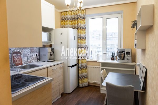 Продам двухкомнатную (2-комн.) квартиру, Комендантский пр-кт, 21к2, Санкт-Петербург г