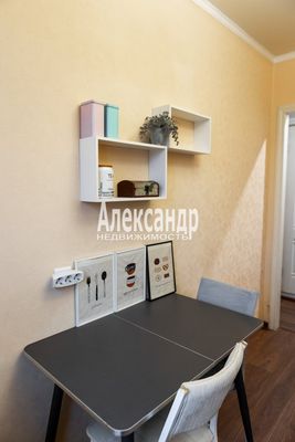 Продам двухкомнатную (2-комн.) квартиру, Комендантский пр-кт, 21к2, Санкт-Петербург г