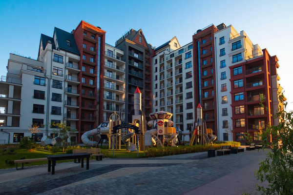 Продам трехкомнатную (3-комн.) квартиру, Молодой гвардии ул, 34к1, Калининград г